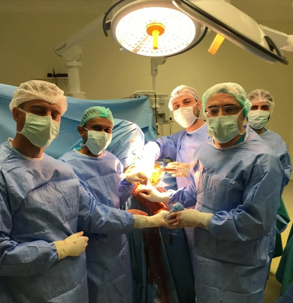 Prof. İbrahim Azboy during a surgery